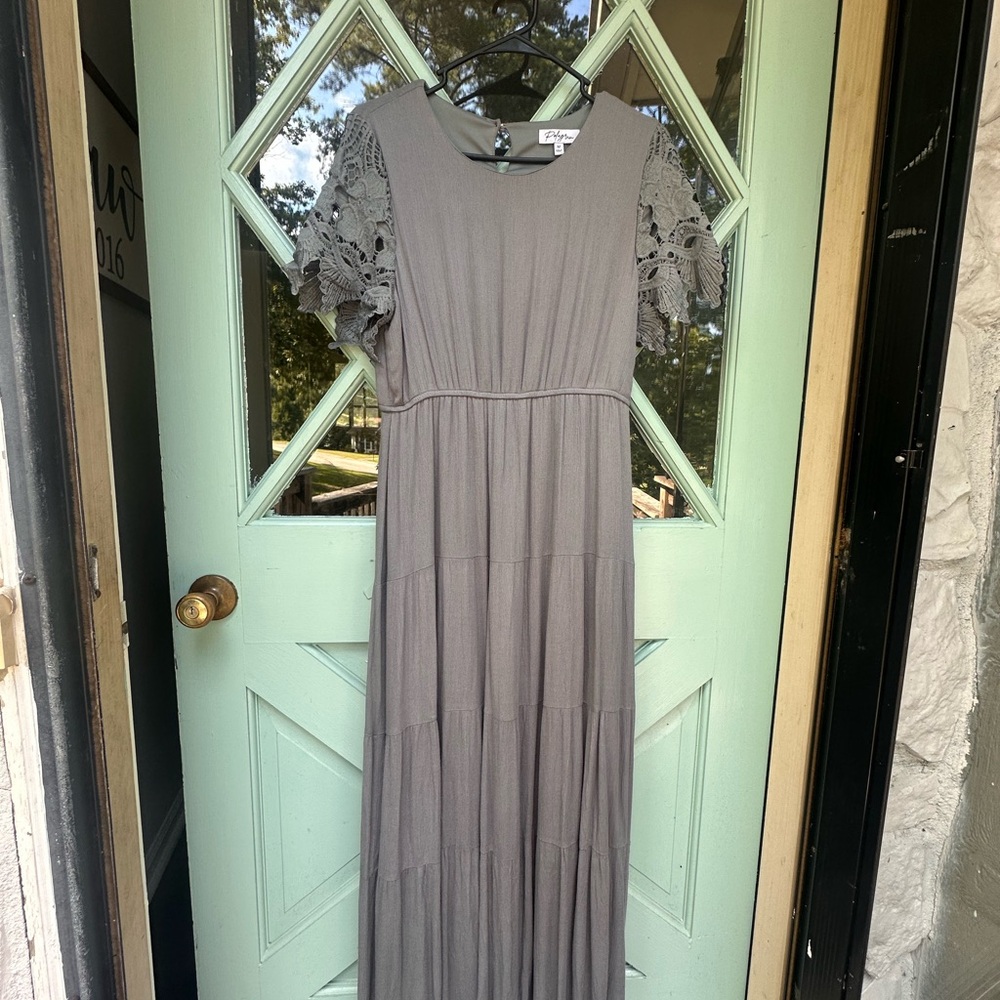 Elegant Gray Lace Sleeve Dress